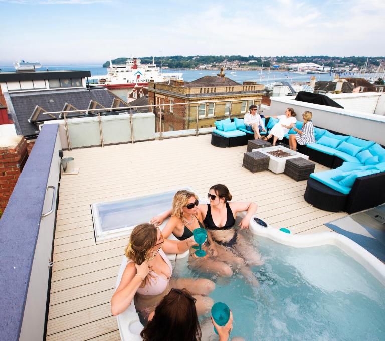 Seafarer's View - 6 bedroom townhouse in Cowes, parking & seaviews. - Chambres d'hôtes Cowes