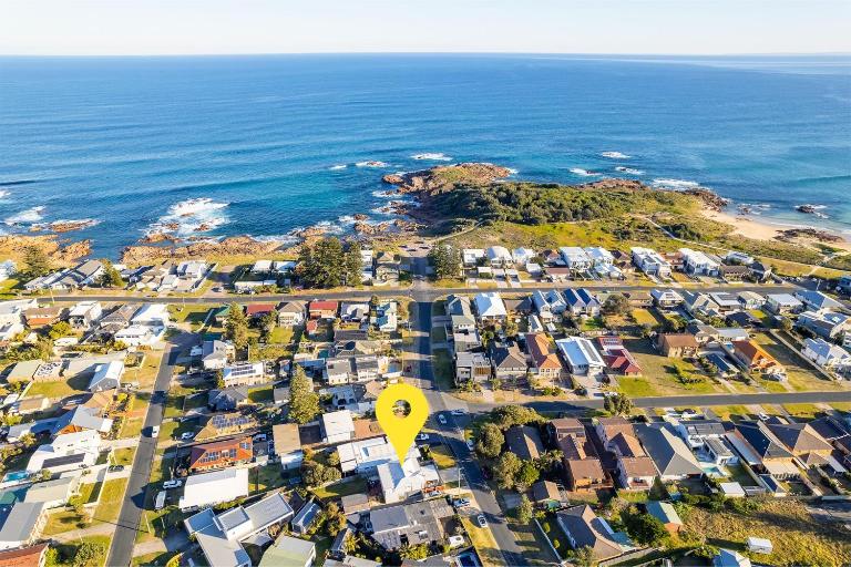 The Pacific Pearl,16 Pacific Avenue, Anna Bay - pet friendly, air con - B&B Eneabba