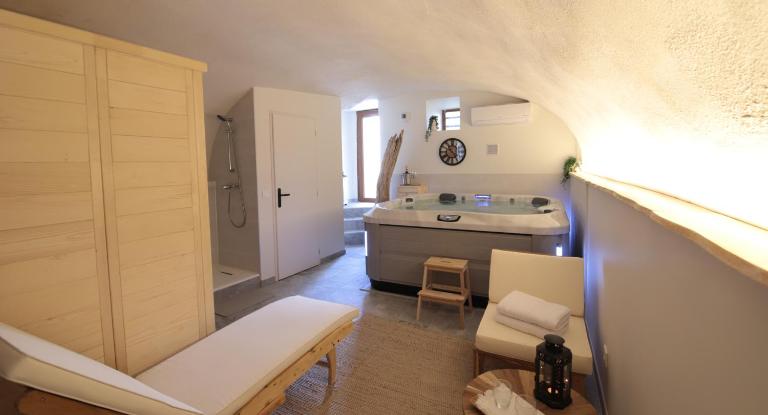 Gîte de charme Haut de Gamme avec Jacuzzi et Sauna privatifs - Ferienwohnung Donzère