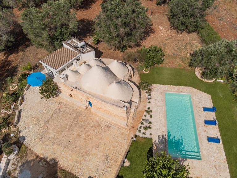 Trullo Tarantini con piscina privata - B&B Latiano