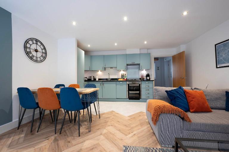 The Chaucer - Modern 3 Bed Home with parking close to city centre - B&B Canterbury