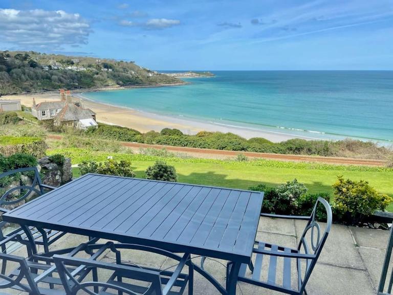 Shoreline - one of the best views? - B&B Carbis Bay