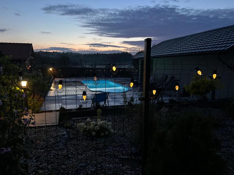 Koniec Świata domek z basenem - B&B Mikołajki