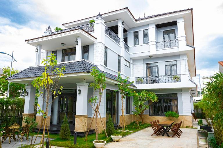 VILLA PARK - Bed and Breakfast Kinh Dinh
