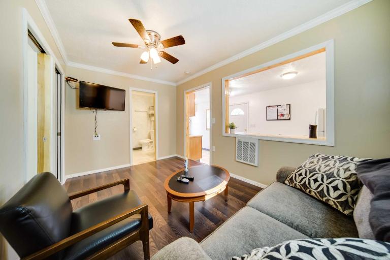 Geneva Cottage w/ Patio - Walk to Park, Lake Erie! - B&B Geneva-on-the-Lake