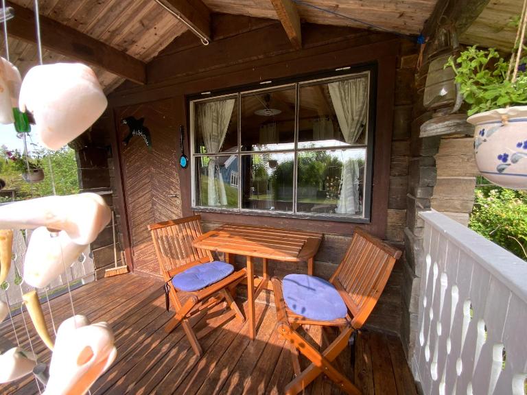 The Hideout Log Cabin- 2km to Klarälvsbanan and swimming area - B&B Munkfors