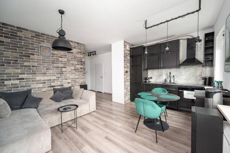 Wola Modern Apartment by BookingHost - Bed and Breakfast Warschau