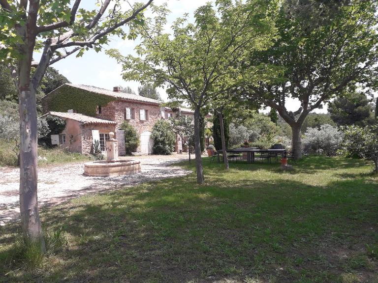 Le Domaine CLEMENT SAINTE-VICTOIRE - B&B Puyloubier