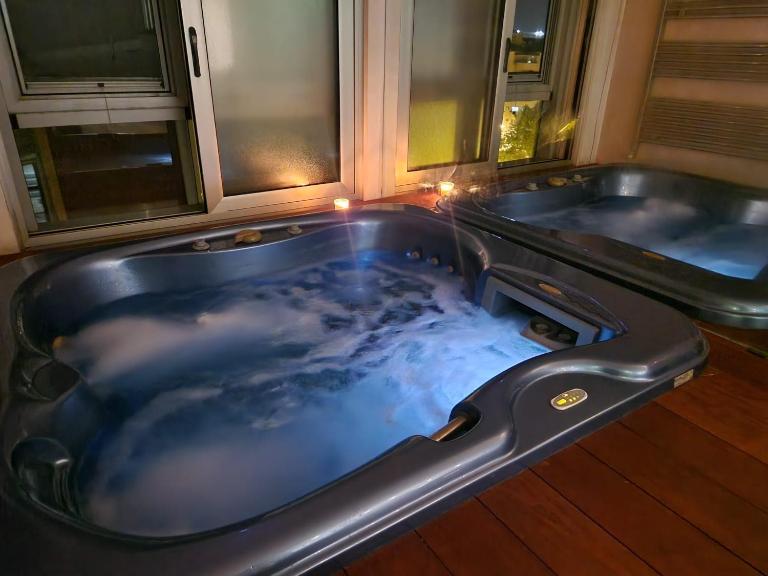 Jacuzzi Vaki Apartment - Bed and Breakfast Belgrado