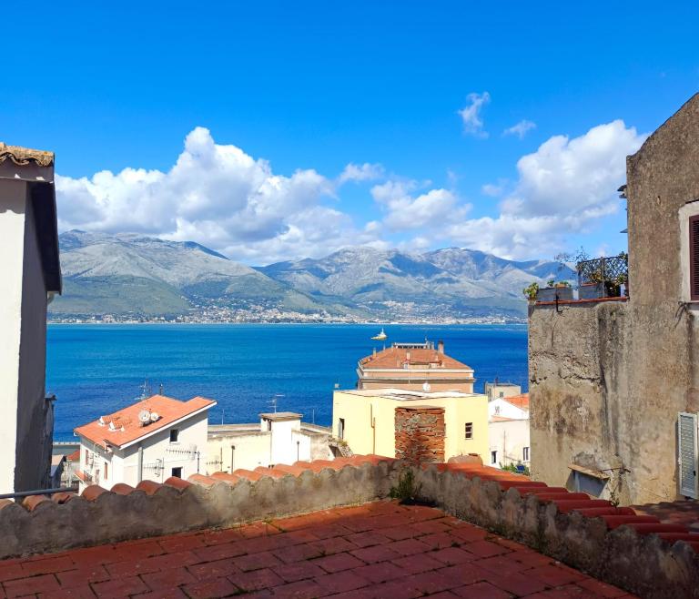 CASA VALENTINA-Appartamento in punto strategico con vista - Ferienwohnung Gaeta