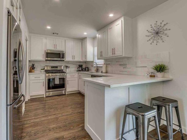 Luxury Modern 3BR - Private Primary Suite! - Bed and Breakfast Oklahoma City