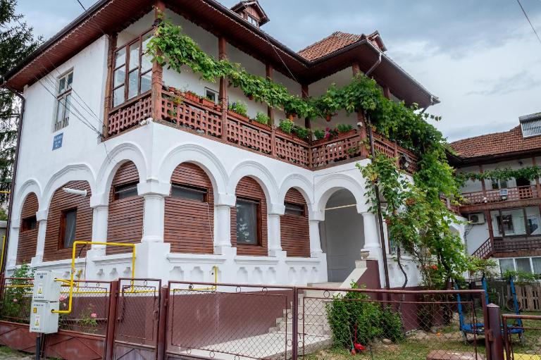 1 Mai - B&B Călimăneşti