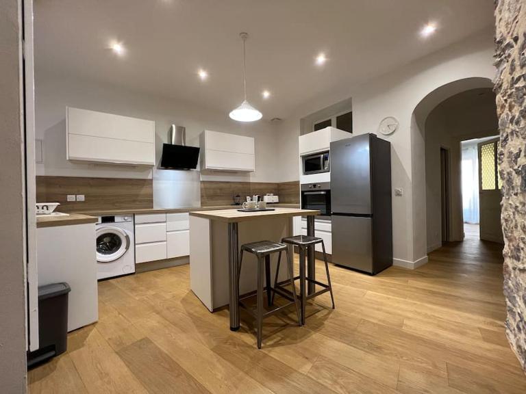 T4 atypique plein centre ville classé 3 étoiles - B&B Sète