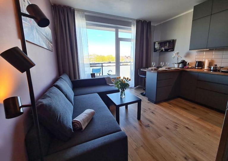 Stylish apartment with parking & spacious balcony - B&B Riga