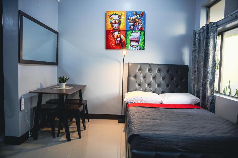 The Bat Cave at Manhattan Parkway Araneta Cubao - Bed and Breakfast Manilla