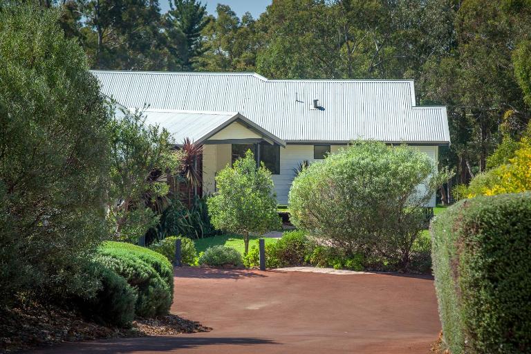 Shumadia I Private Properties - B&B Yallingup Siding
