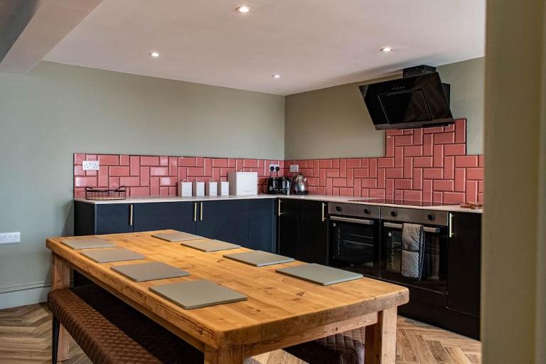 High Tide - B&B Redcar