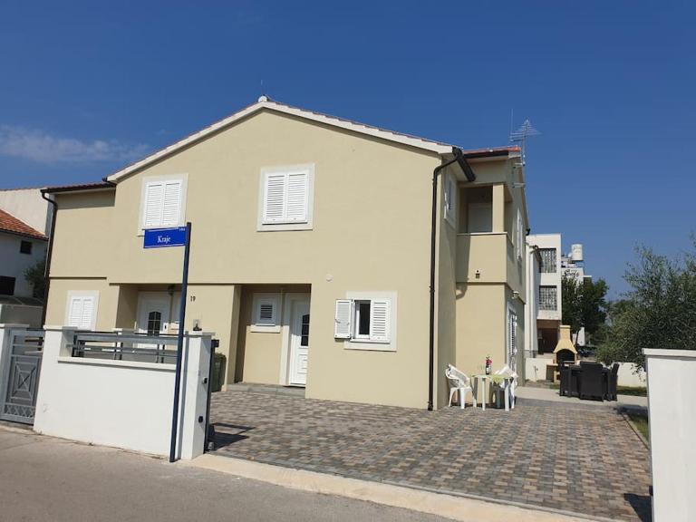 House of 98 m² with three bedrooms, two bathrooms - Ferienwohnung Vodice
