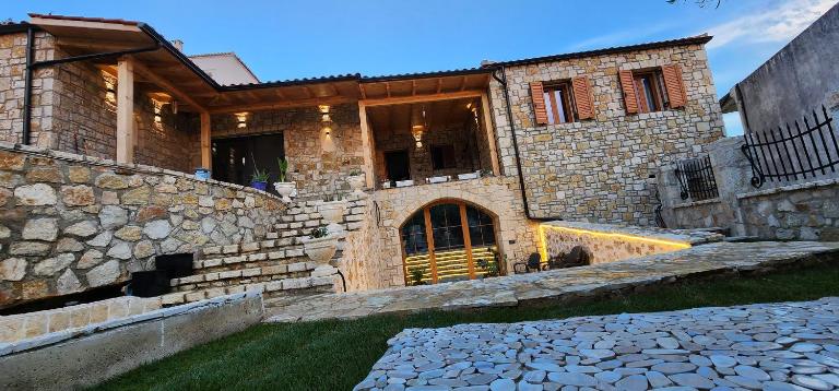 Vila 369 Dhermi - Bed and Breakfast Dhërmi