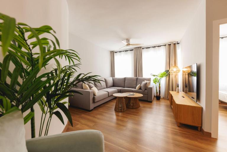 Bravissimo Figuerola, Spacious 3-bedroom apartment - Chambres d'hôtes Gérone