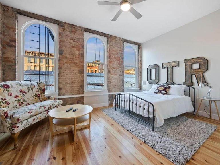 Findlay Suites Explore OTR with an Outdoor Deck - Ferienwohnung Cincinnati