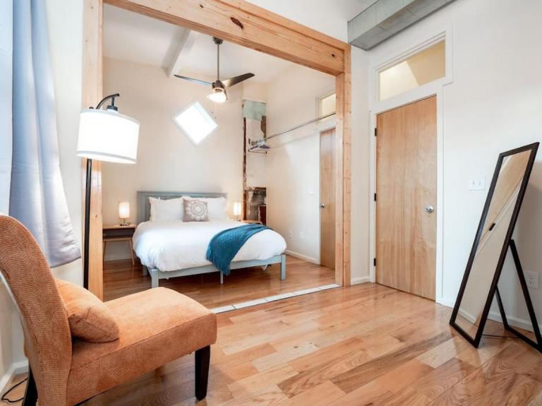 Cozy OTR Home with Private Roof Deck - Ferienwohnung Cincinnati