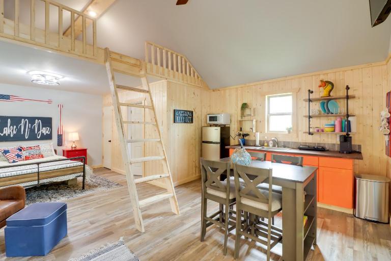 Beautiful Studio Cabin Near Greers Ferry Lake! - B&B Fairfield Bay