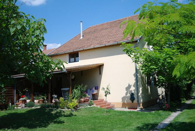 Nóra Apartman - B&B Gyula