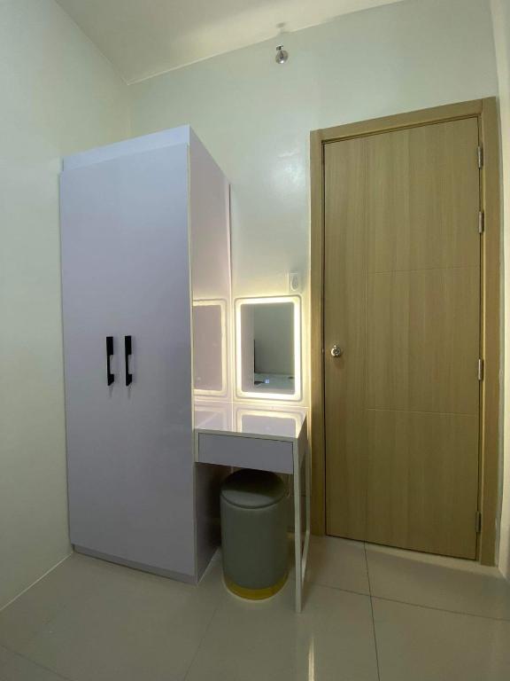 Bright & modern 2-Bedroom condo in Vine Residences Quezon City at the back of SM Novaliches - B&B Manila