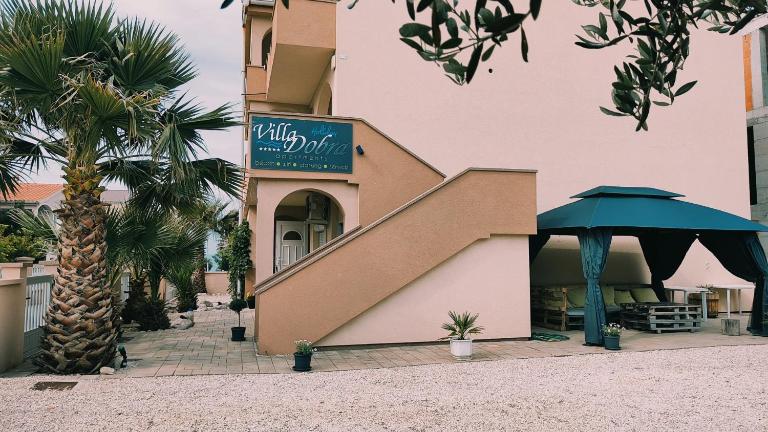 Villa Dobra Holiday Apartments - Chambres d'hôtes Vir