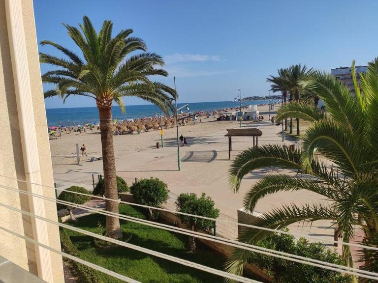 A pie de PLAYA - B&B La Pineda