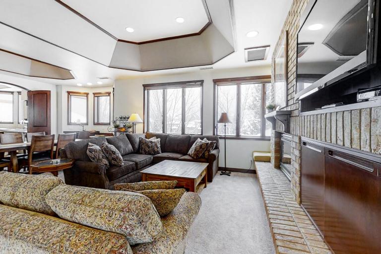 Meadows Penthouse A - Bed and Breakfast Steamboat Springs