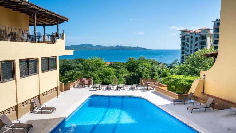 Presidential Suites 15-Oceanview Condo - Bed and Breakfast Playa Flamingo