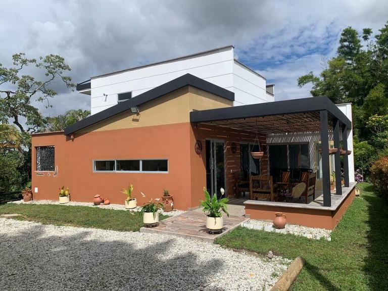 Hermosa casa de campo en ambiente tranquilo. - B&B Rionegro