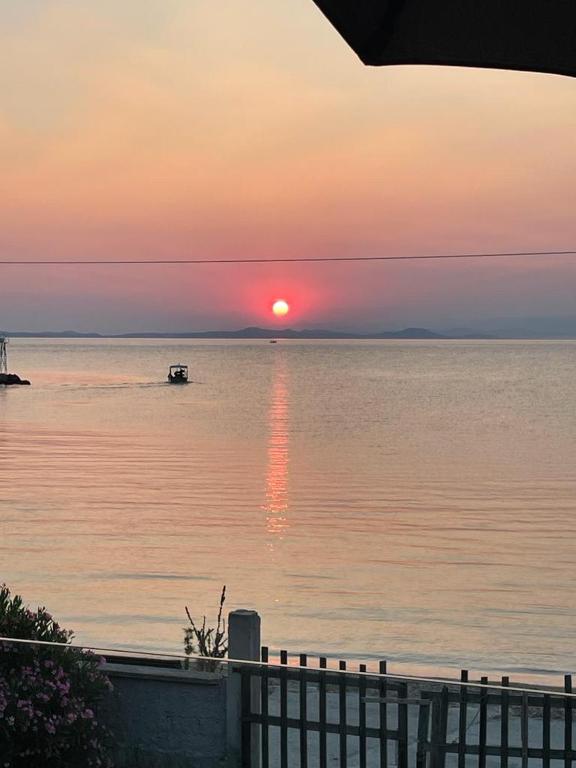 Seafront Apartment - B&B Skala Mistegnon