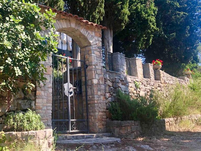 Maslinica, otok Šolta, whole house with teracce - B&B Maslinica