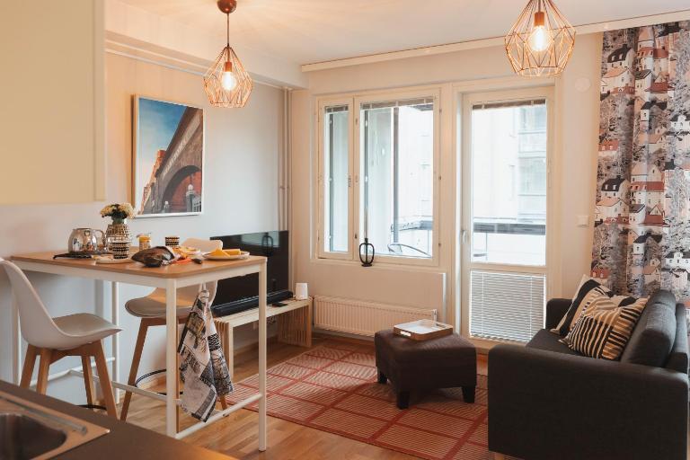 Rauhallinen asunto, sauna ja iso parveke - raitiovaunureitin varrella - B&B Tampere