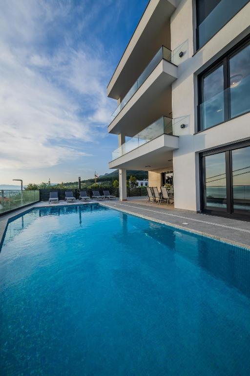 Luxury villa Bellevue - Bed and Breakfast Podstrana