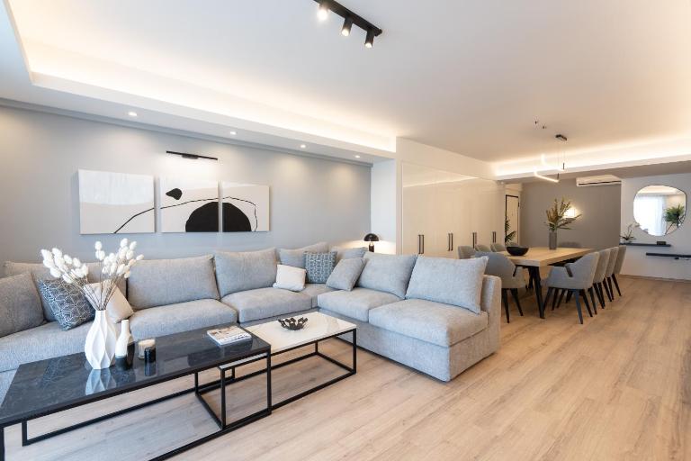 Luxury 4 Bedrooms Apartment Near Flisvos Marina - Chambres d'hôtes Le Pirée