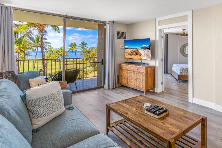 Tranquil Oceanfront Vistas - B&B Kīhei