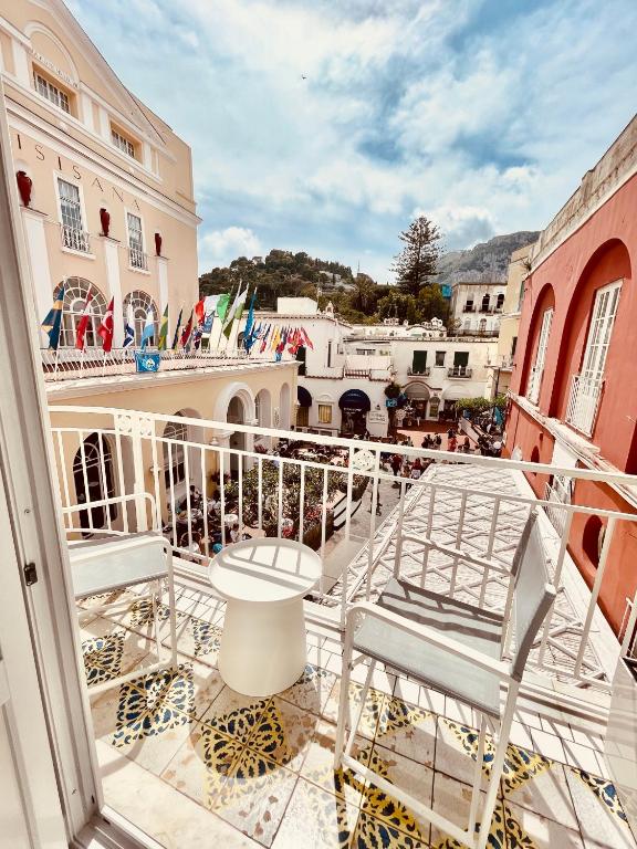 Camerelle 7, Domus Letteraria - B&B Capri città