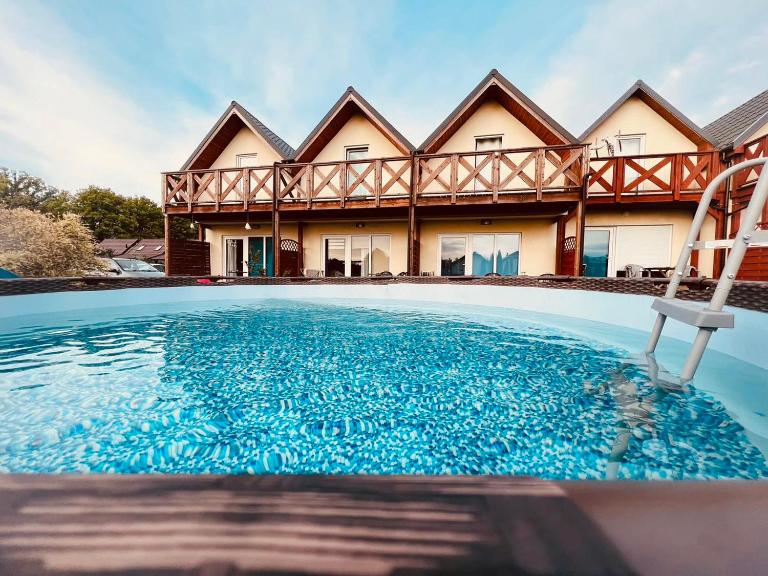 Domki wczasowe "Anna" - dom wakacyjny na wyłączność 75 m2 - B&B Mielenko