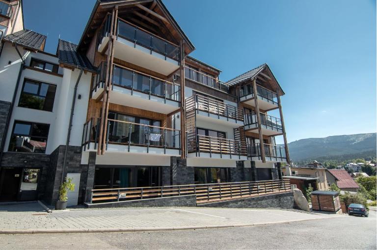Apartament Kwiat Karkonoszy - ścisłe Centrum - Widok na Góry z balkonu - Sauna - B&B Szklarska Poręba