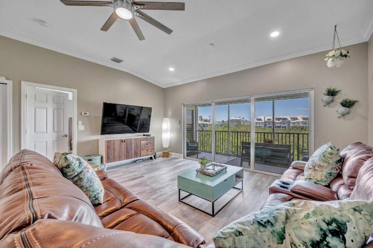 Perfect 2-bed 2-bath Townhome With 1390 Sq Ft And Garage By The Beach - Bed and Breakfast Clearwater Beach
