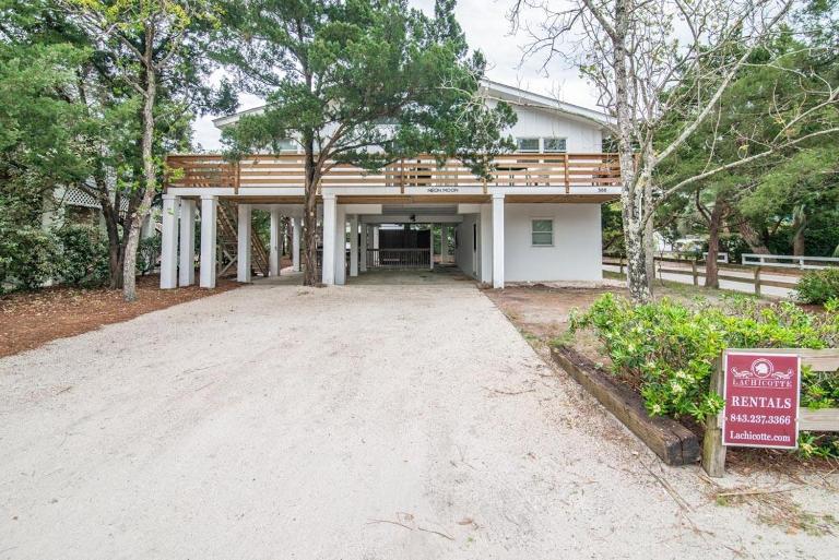 Cozy Beach House Steps from the Shore: 4 Bedroom - B&B Pawleys Island