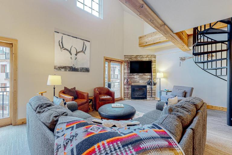 Majestic Alpine Retreat - Bed and Breakfast Taos Ski Valley