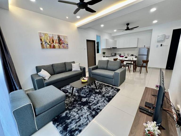 Middle Town Breezy Stay {Novo8} 4pax-Wifi - B&B Malacca