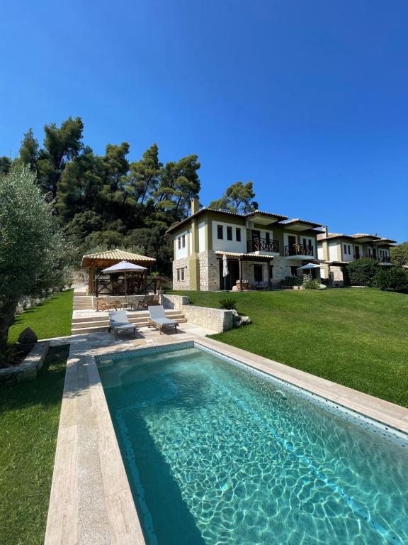 Paralia Homes cheerful 2 bedroom with pool, unit #1 - B&B Kryopigi