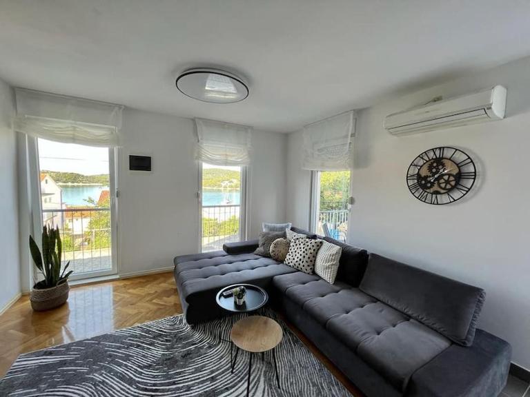 Čarobni apartman s pogledom - B&B Tisno