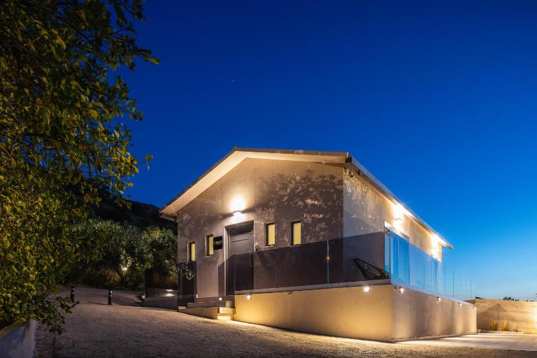ÉTHAFOS Luxury Apartment - B&B Tsikalariá